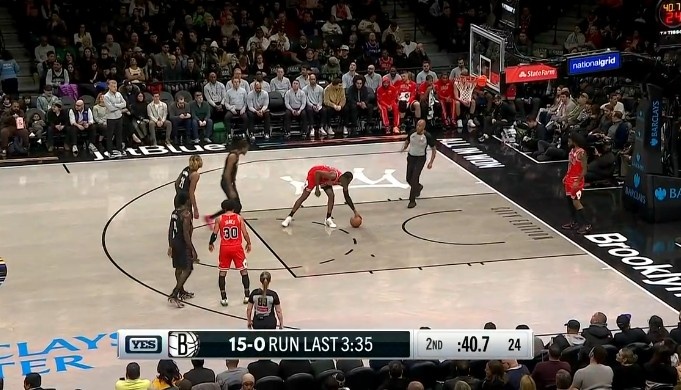 开云官方网站-拉开比分！篮网第二节3分半时间打出一波15-0高潮 领先公牛到19分