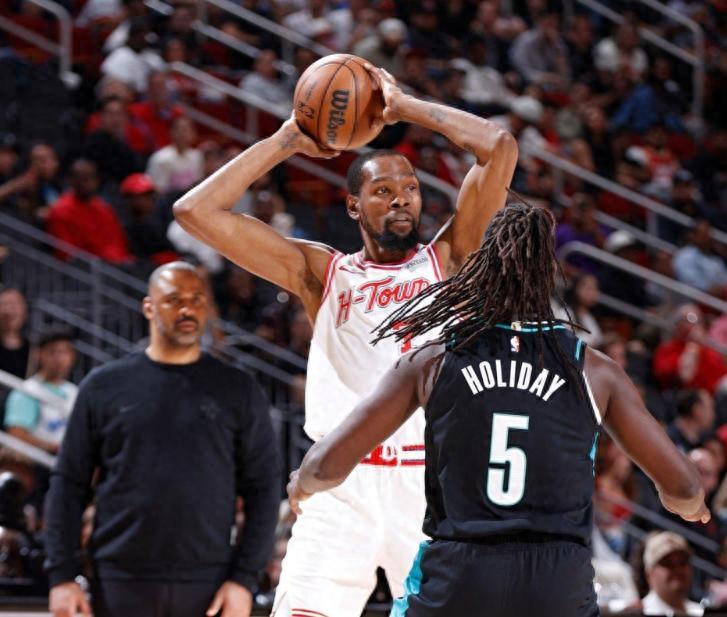 KAIYUN SPORTS-险胜开拓者！阿门轰26+7，谢泼德17+6+3再超神下去，火箭能争冠了